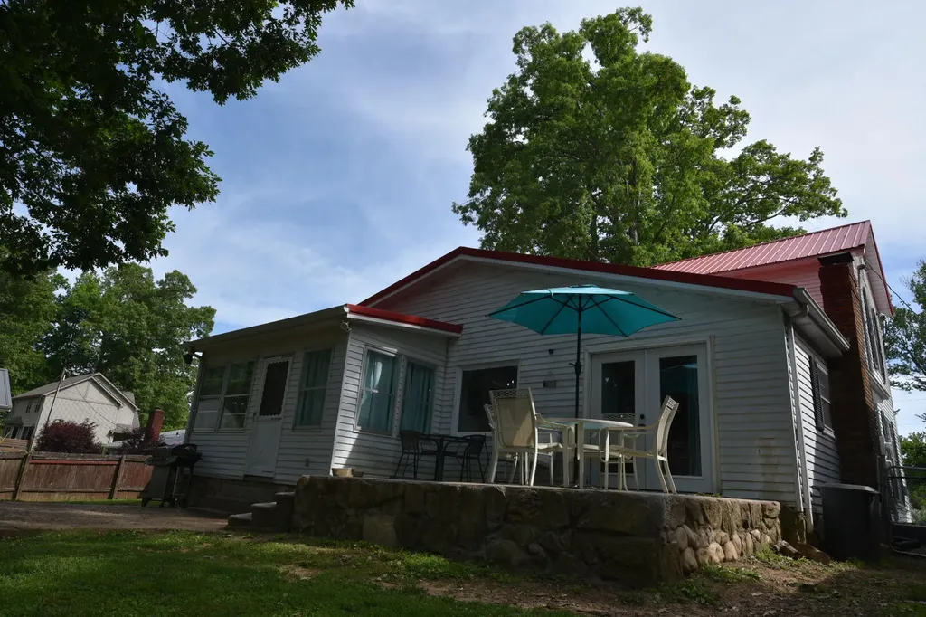 736 E Lakeshore Drive Burnside KY 42519