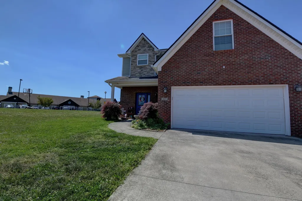 617 Fairfax Lane Richmond KY 40475