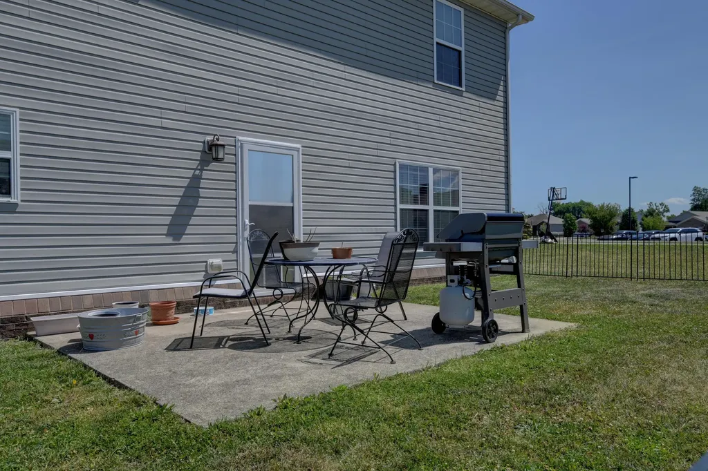 617 Fairfax Lane Richmond KY 40475