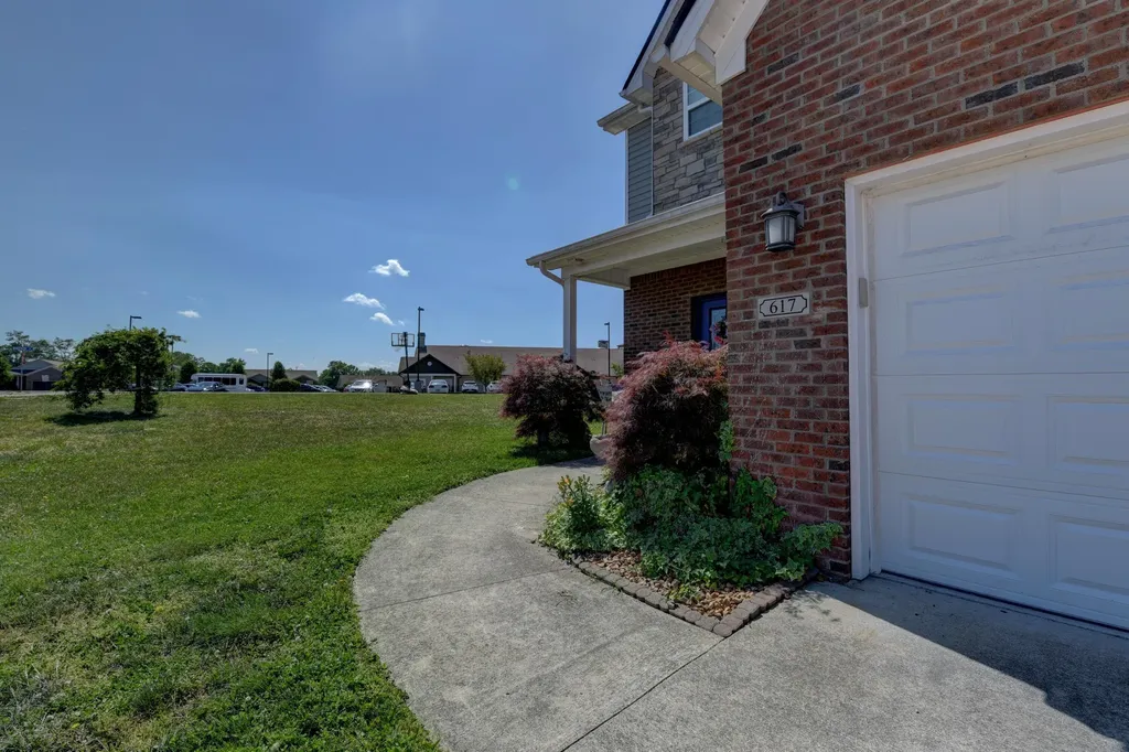 617 Fairfax Lane Richmond KY 40475