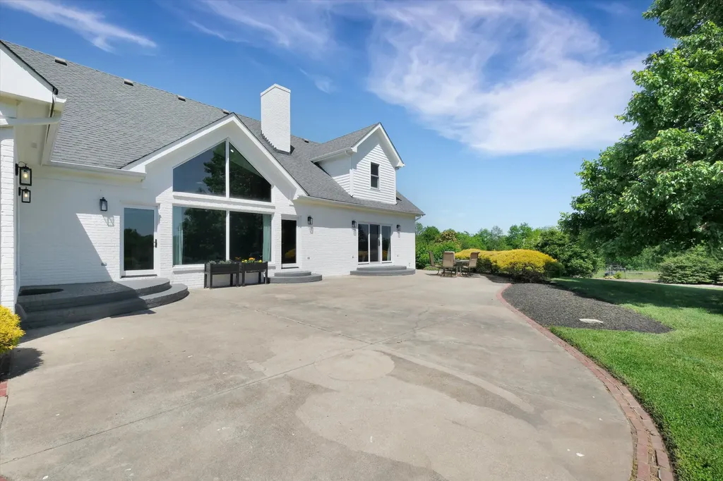 517 Aiken Road Shelbyville KY 40065