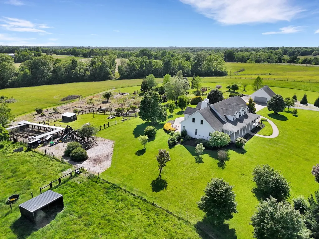 517 Aiken Road Shelbyville KY 40065