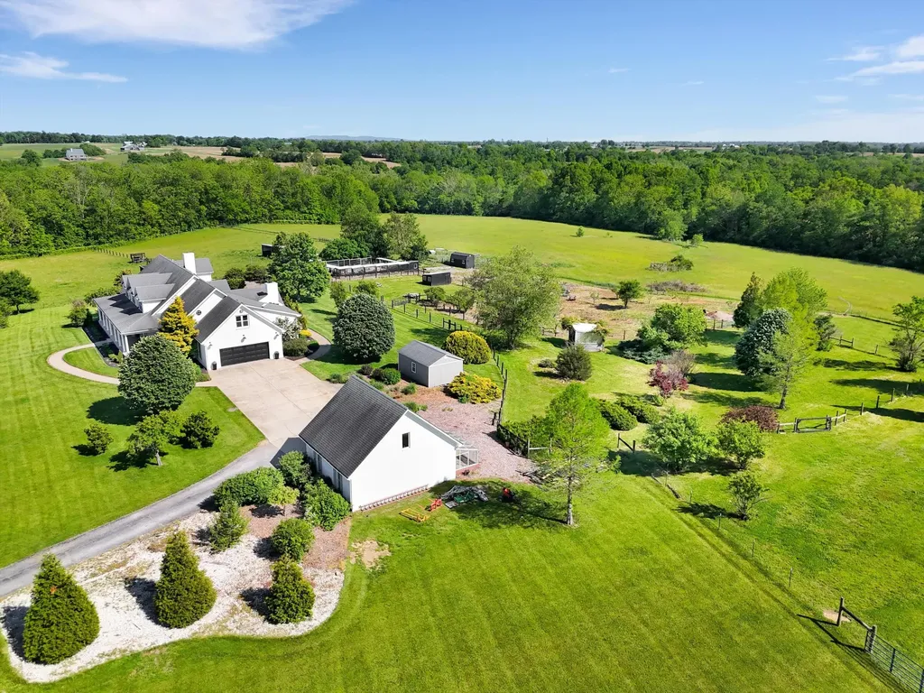 517 Aiken Road Shelbyville KY 40065