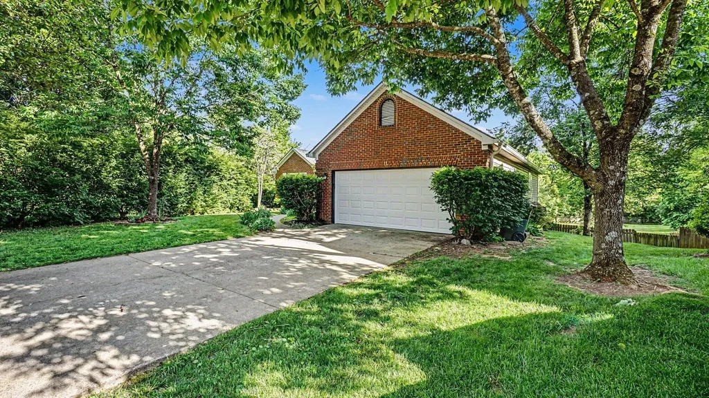 1001 Crimson Creek Drive Lexington KY 40509
