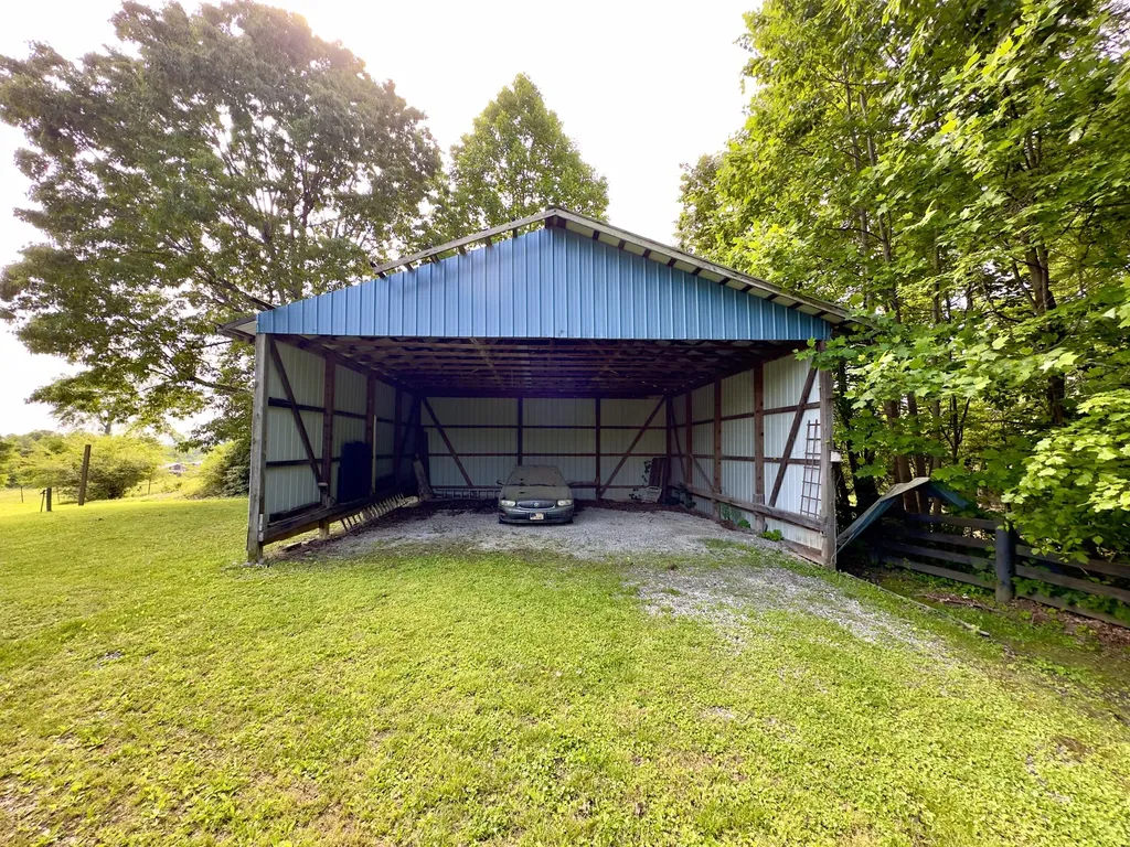 160 Dean King Road Pine Knot KY 42635