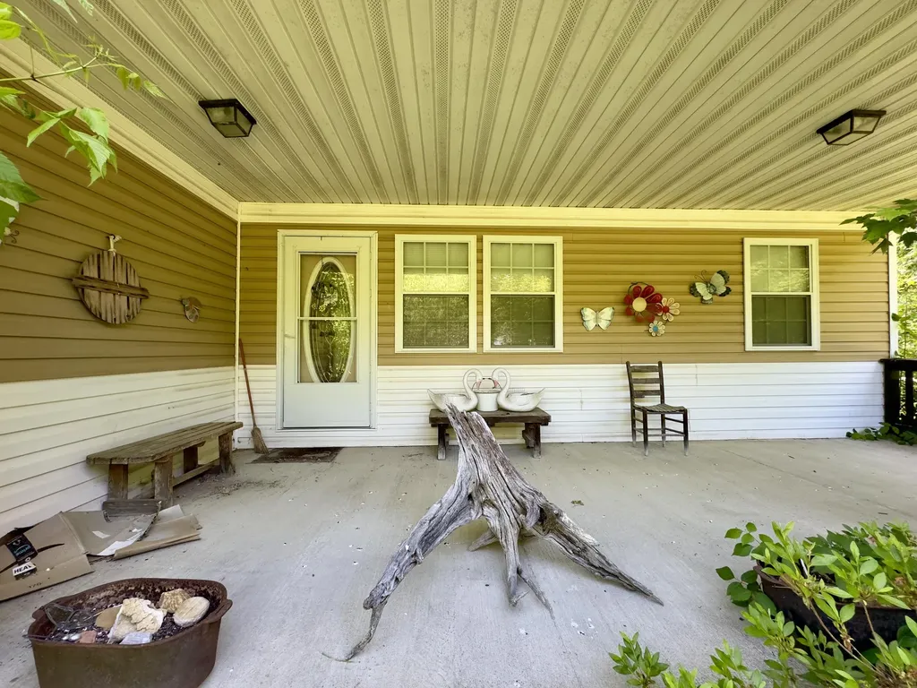160 Dean King Road Pine Knot KY 42635