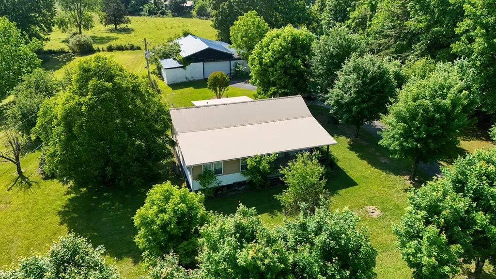 160 Dean King Road Pine Knot KY 42635