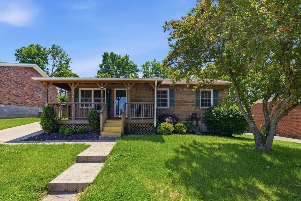 121 Rolling Acres Drive Nicholasville KY 40356