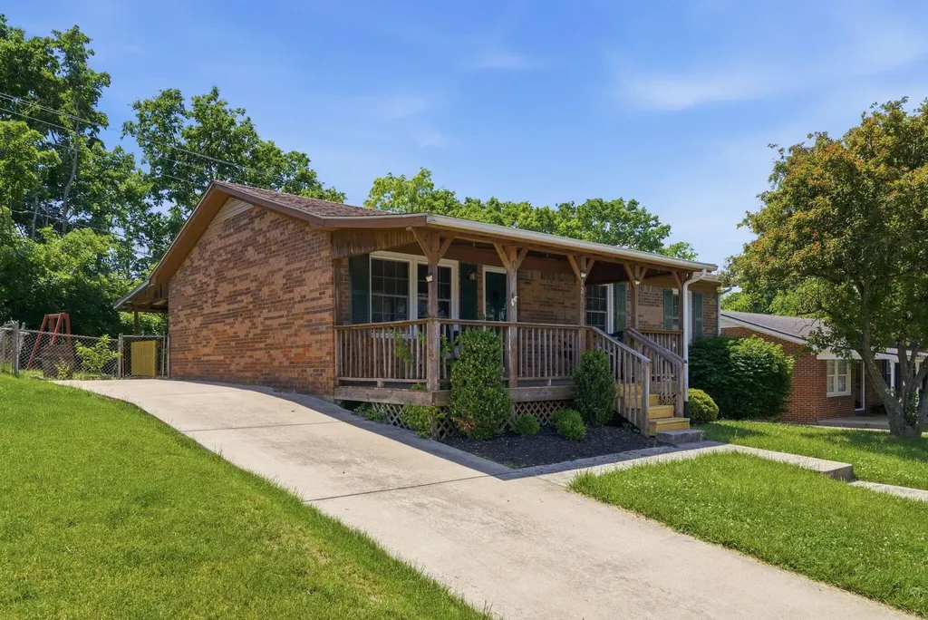 121 Rolling Acres Drive Nicholasville KY 40356