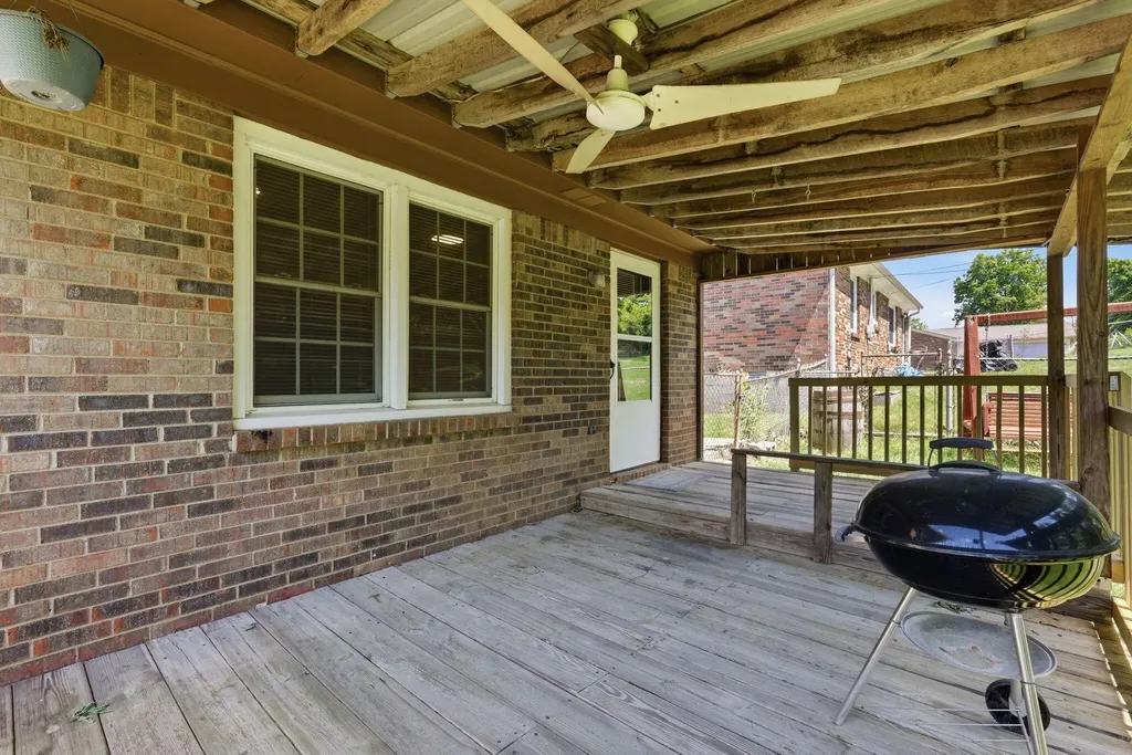 121 Rolling Acres Drive Nicholasville KY 40356