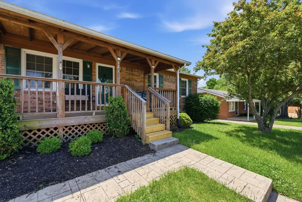 121 Rolling Acres Drive Nicholasville KY 40356