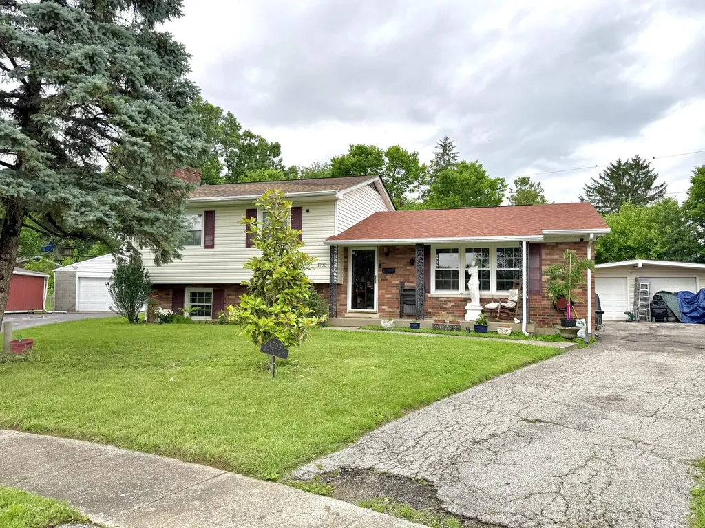 1703 New Orleans Court Lexington KY 40505