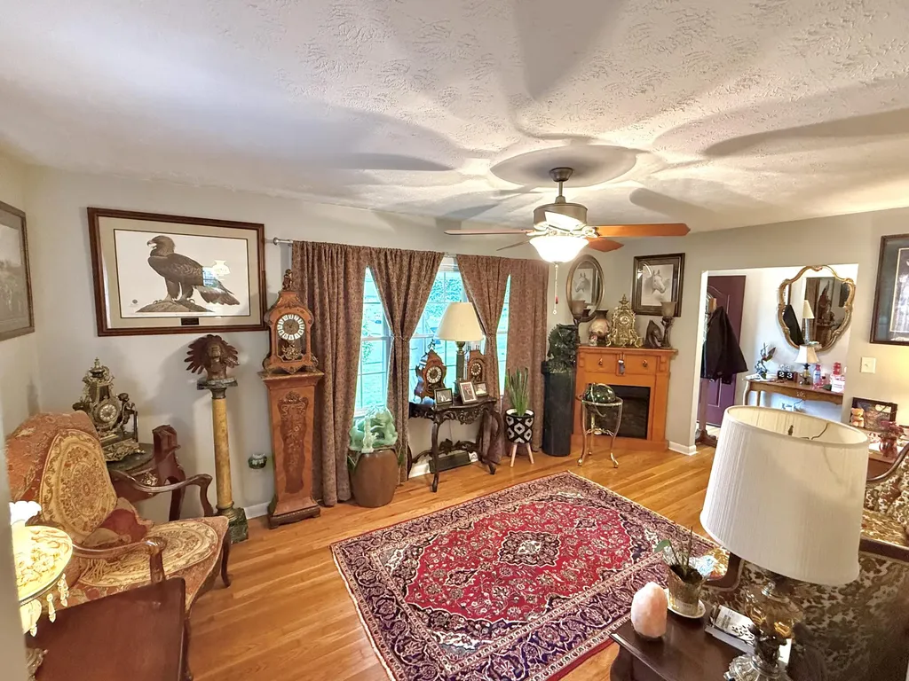1703 New Orleans Court Lexington KY 40505