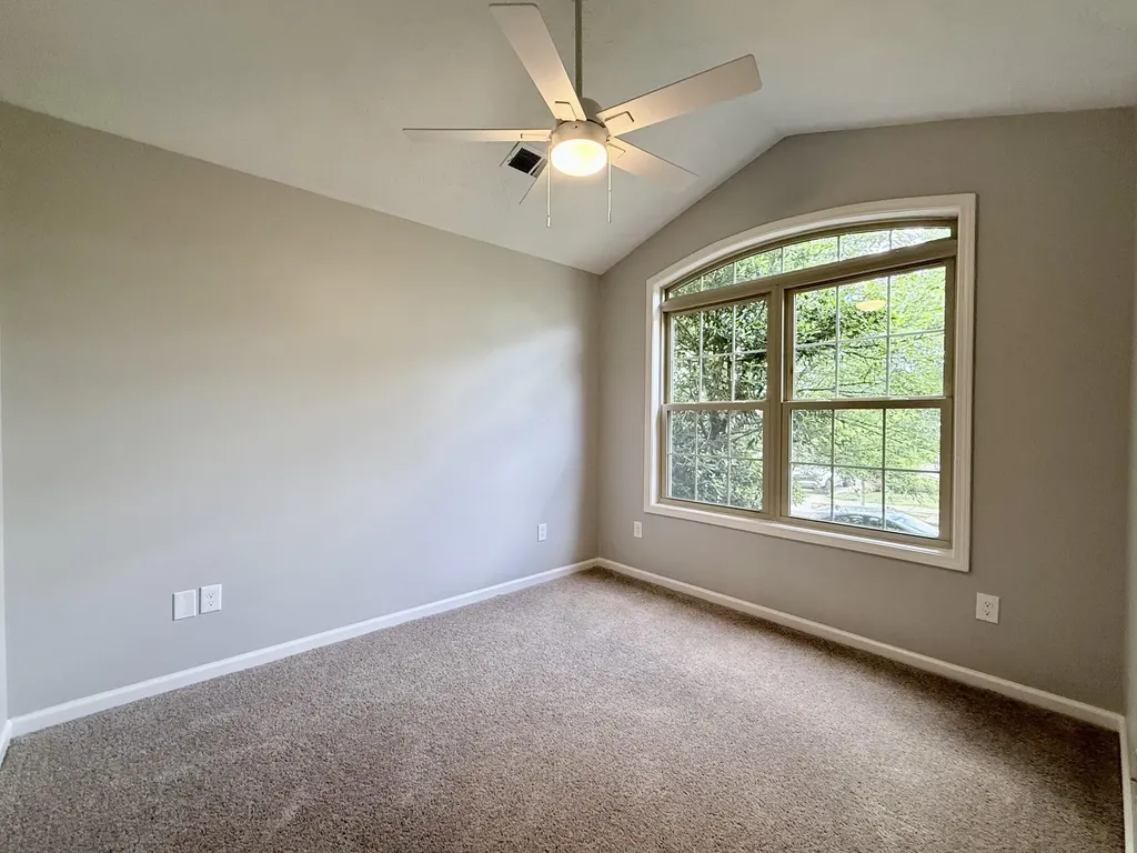 437 Mcconnells Trace Lexington KY 40511