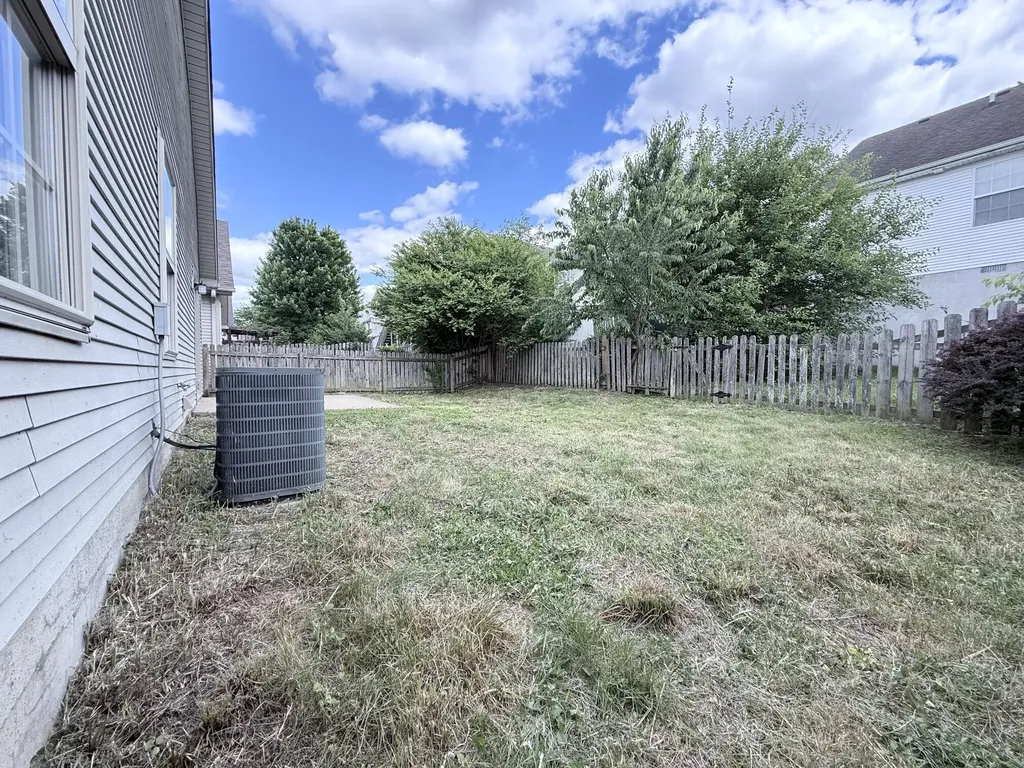 437 Mcconnells Trace Lexington KY 40511