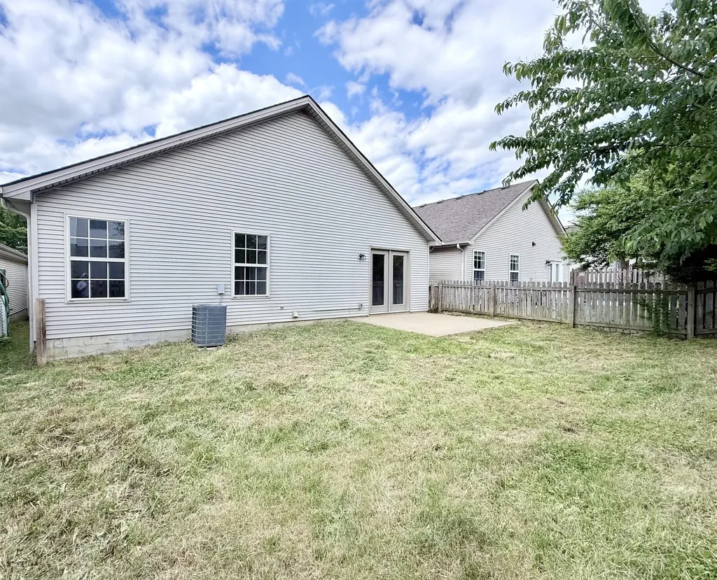 437 Mcconnells Trace Lexington KY 40511