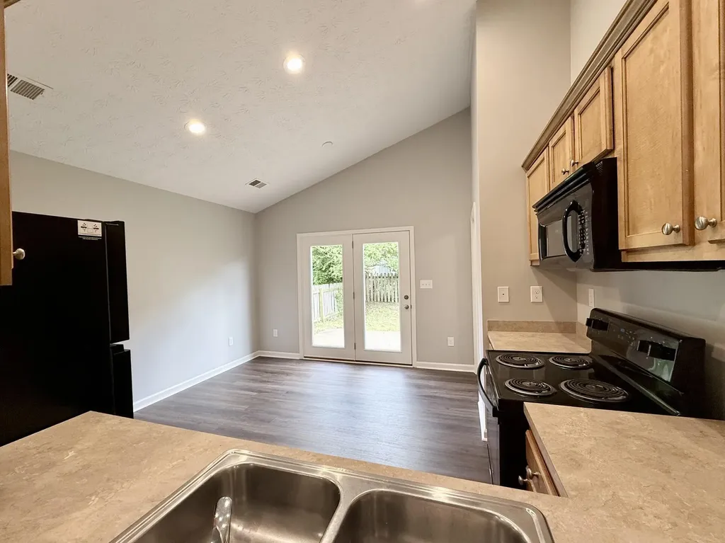 437 Mcconnells Trace Lexington KY 40511
