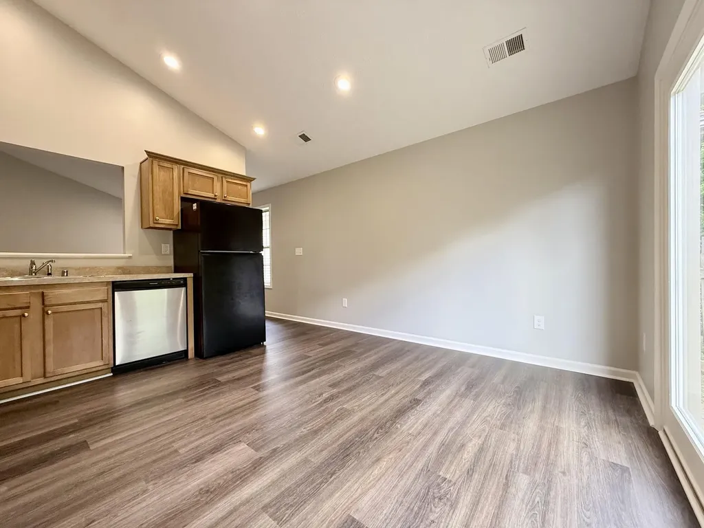 437 Mcconnells Trace Lexington KY 40511