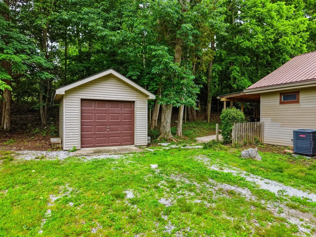 723 Chimney Rock Road Harrodsburg KY 40330