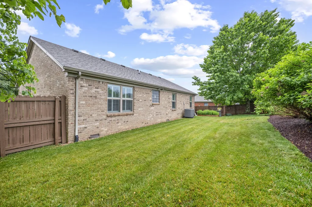1076 Amberly Way Richmond KY 40475