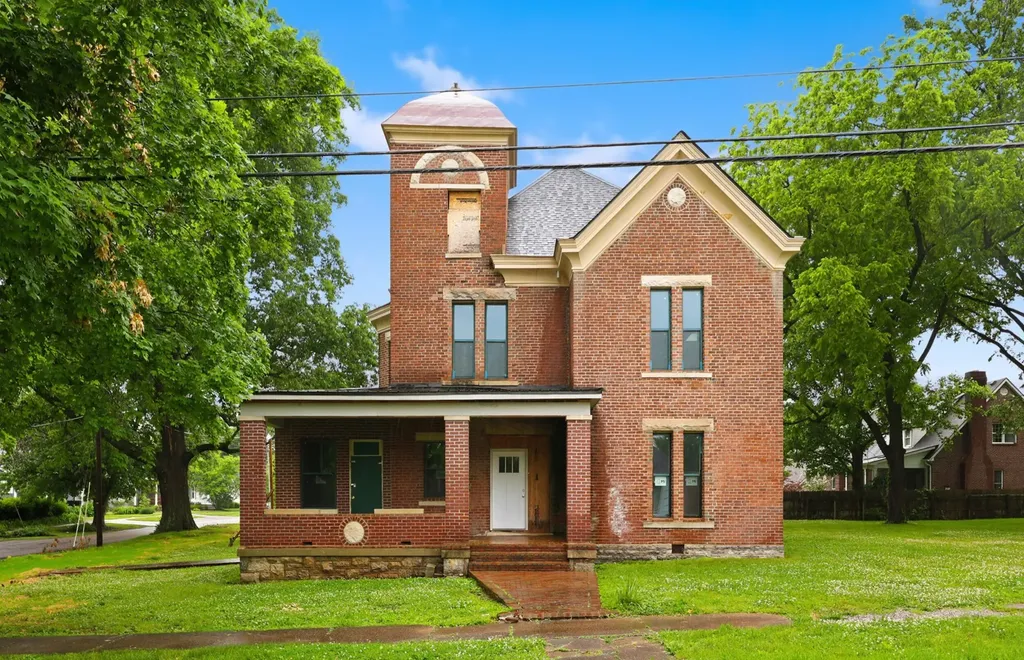 129 S Turner Street Midway KY 40347