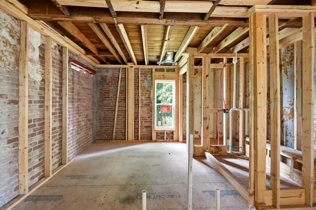 129 S Turner Street Midway KY 40347