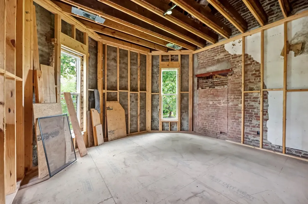 129 S Turner Street Midway KY 40347