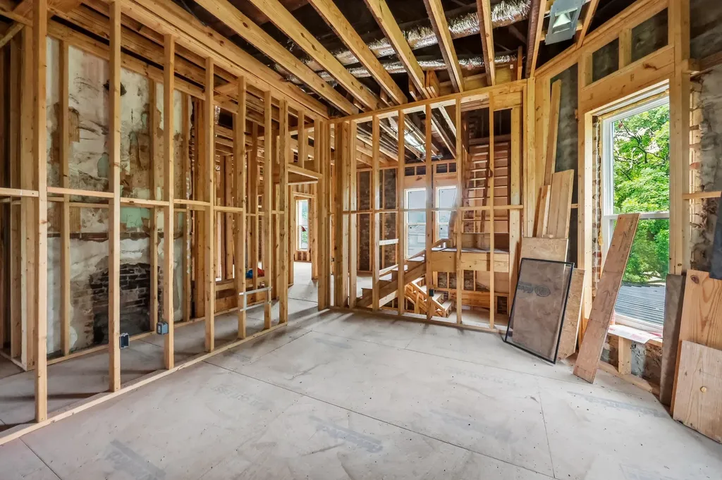 129 S Turner Street Midway KY 40347