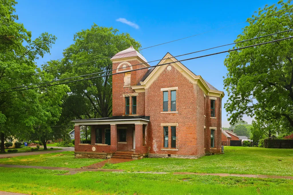 129 S Turner Street Midway KY 40347