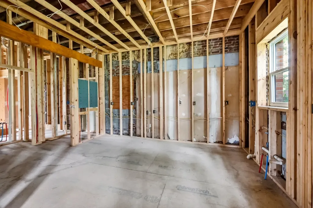 129 S Turner Street Midway KY 40347