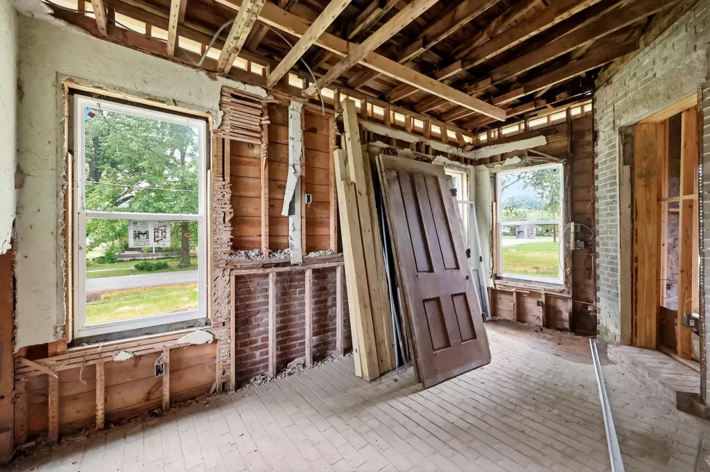 129 S Turner Street Midway KY 40347