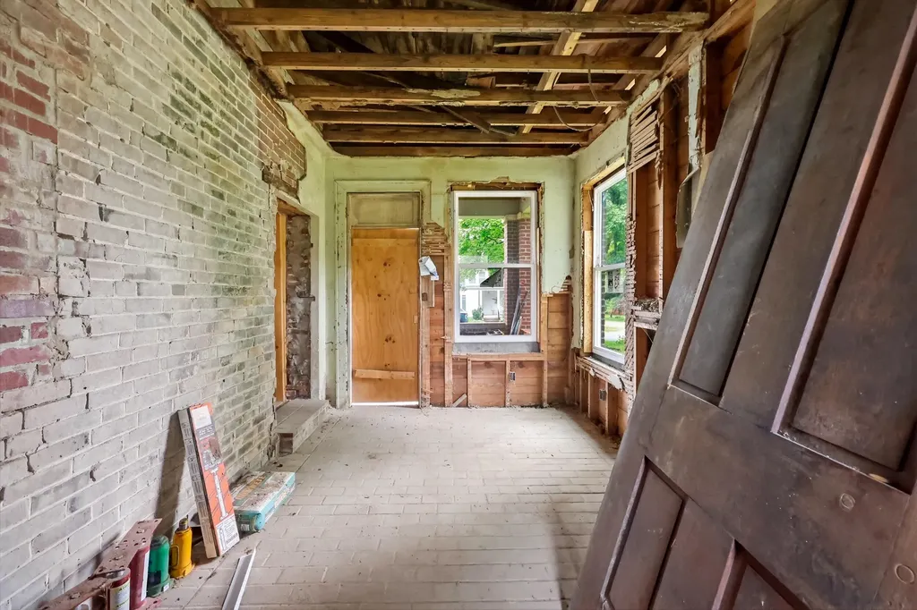 129 S Turner Street Midway KY 40347