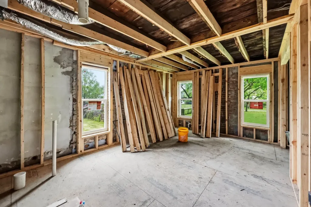 129 S Turner Street Midway KY 40347