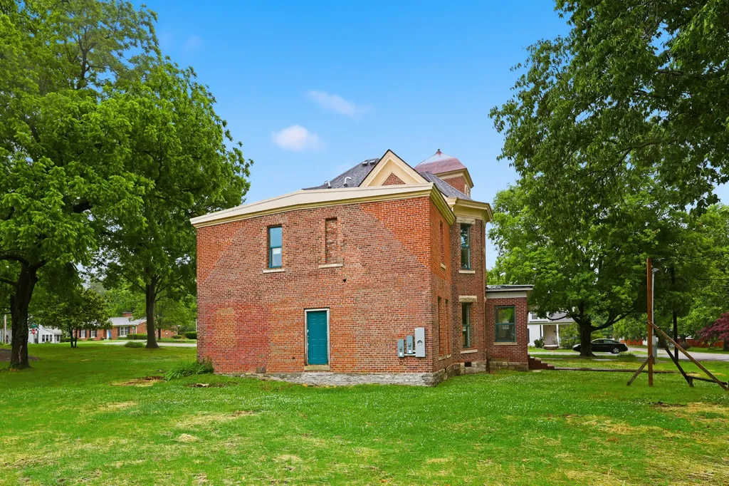 129 S Turner Street Midway KY 40347