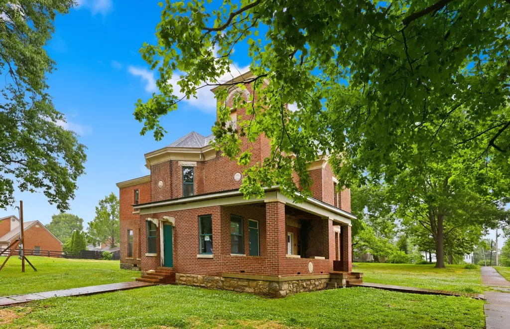 129 S Turner Street Midway KY 40347
