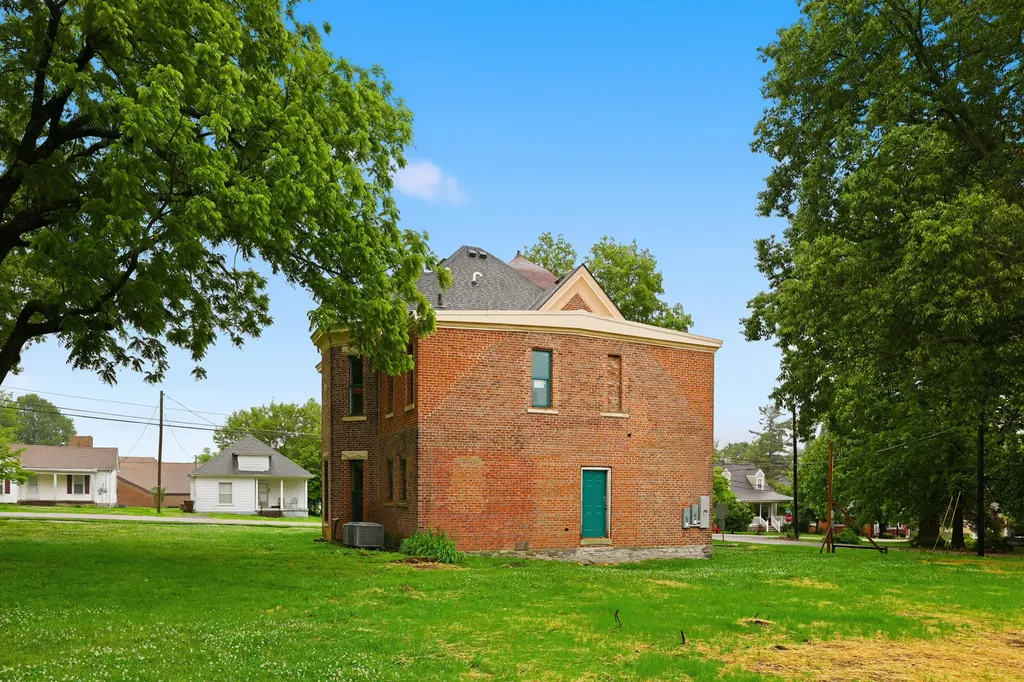129 S Turner Street Midway KY 40347