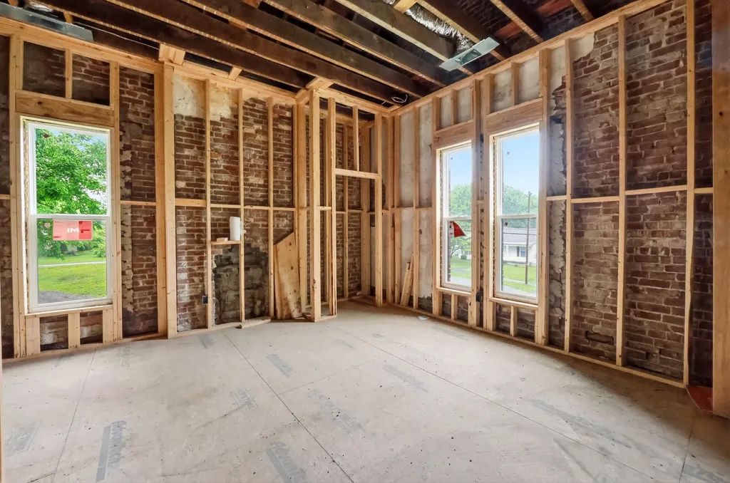 129 S Turner Street Midway KY 40347