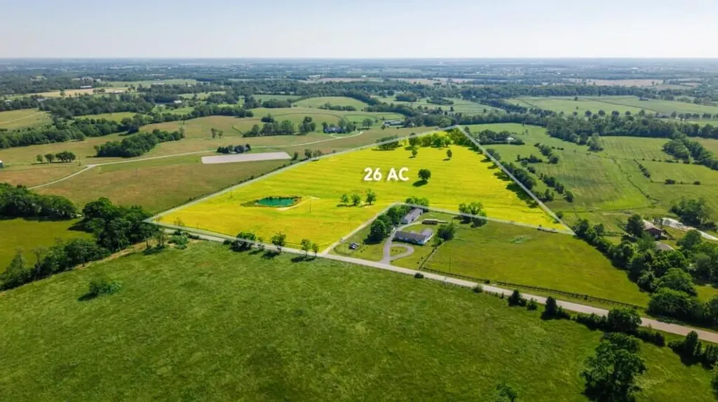 2083 Clintonville Road Paris KY 40361