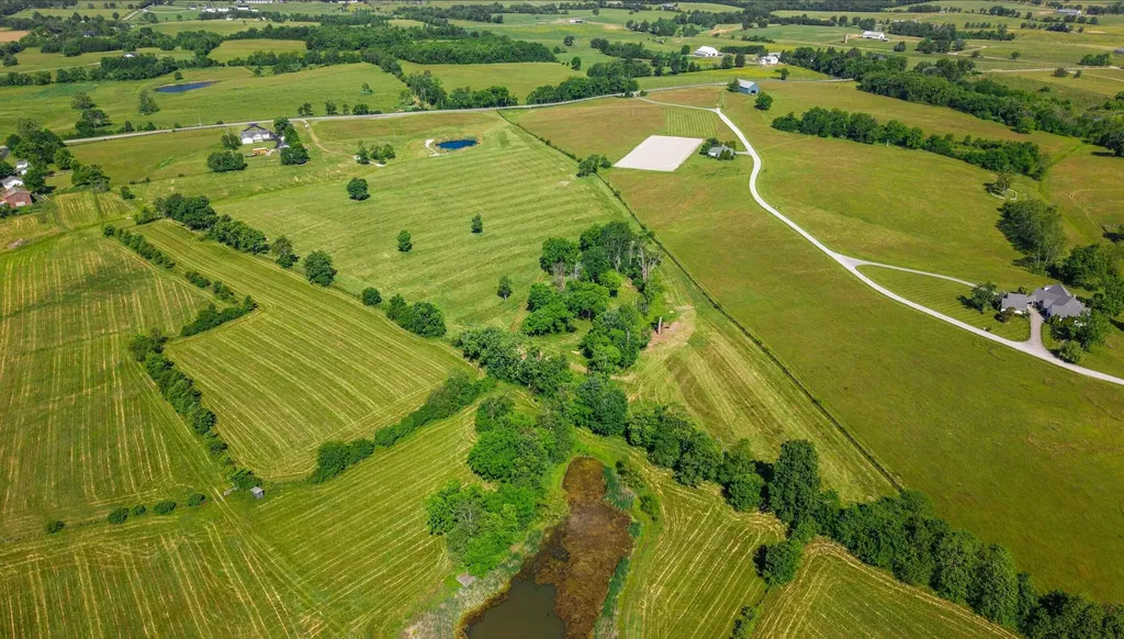 2083 Clintonville Road Paris KY 40361