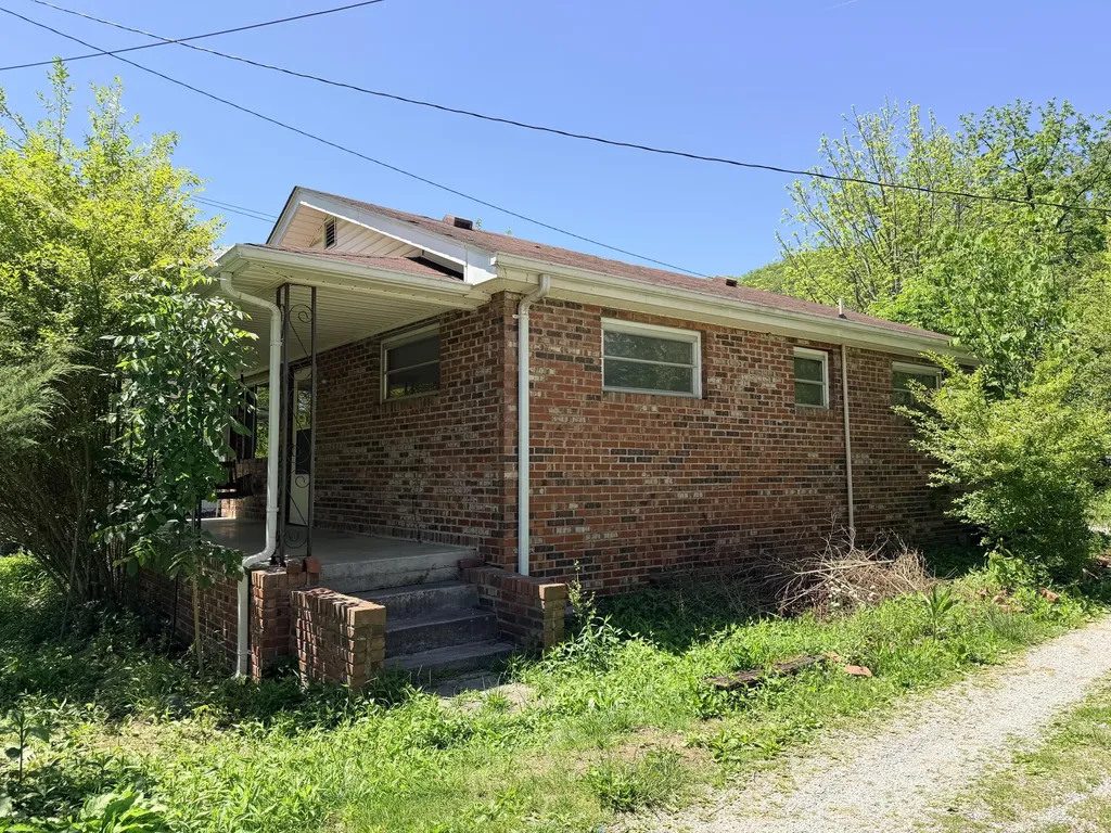 329 State Highway 522 Baxter KY 40806