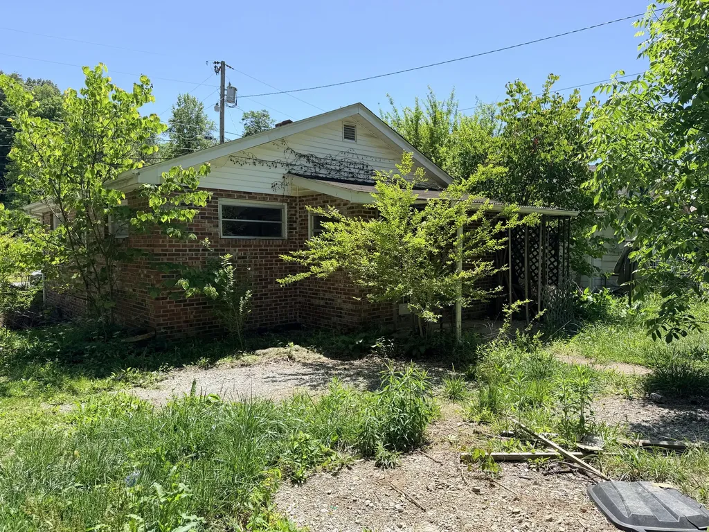 329 State Highway 522 Baxter KY 40806
