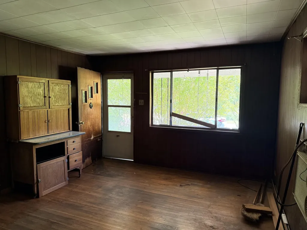 329 State Highway 522 Baxter KY 40806