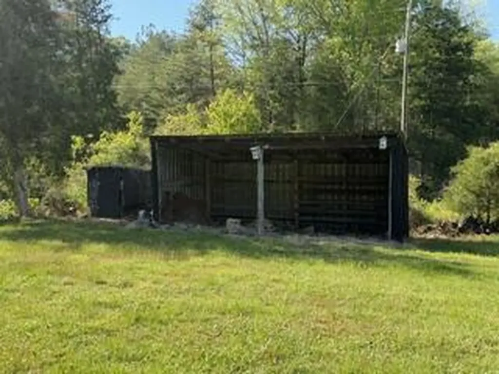 5860 E Kentucky 790 Bronston KY 42518