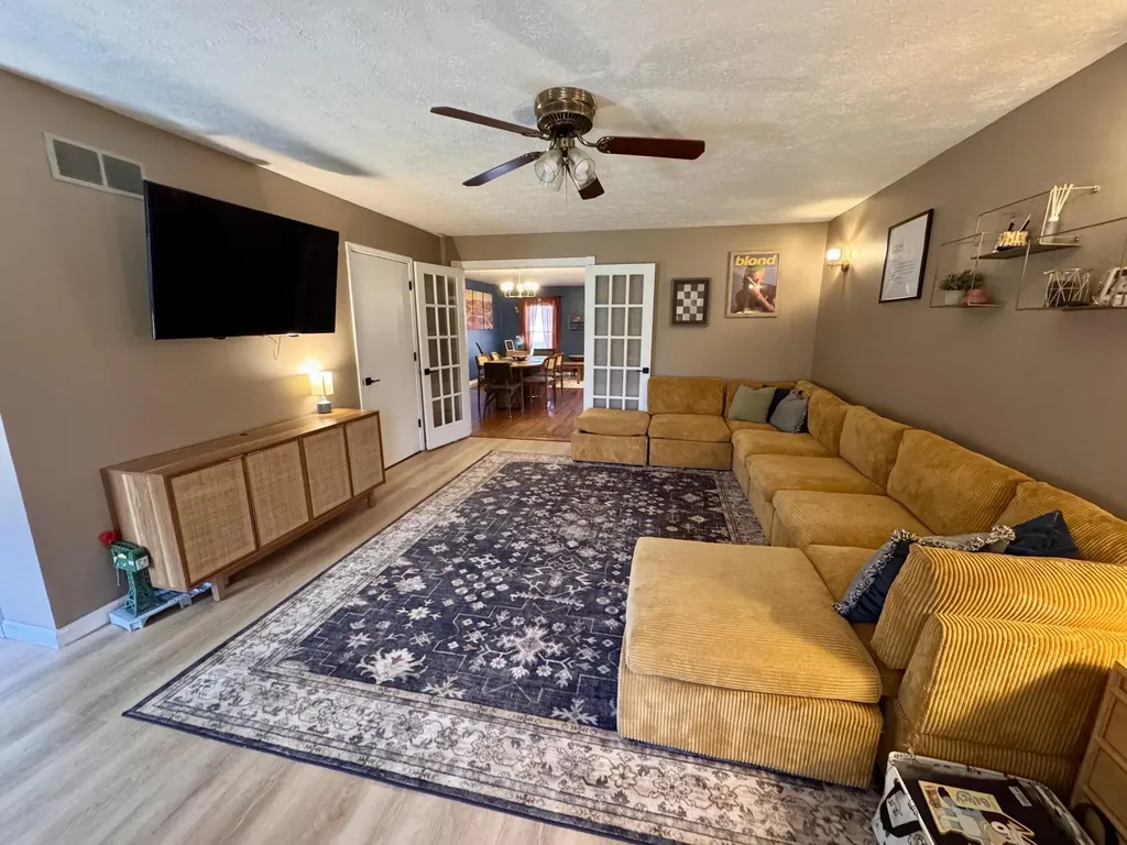 2220 Redbud Lane Paris KY 40361