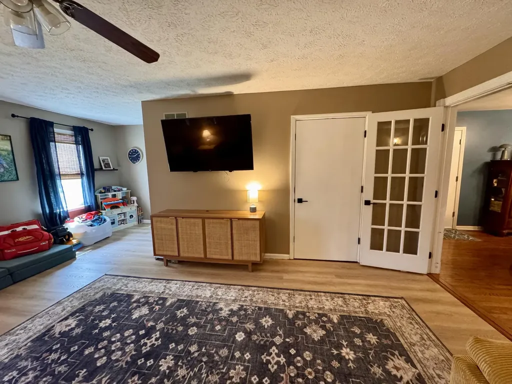 2220 Redbud Lane Paris KY 40361