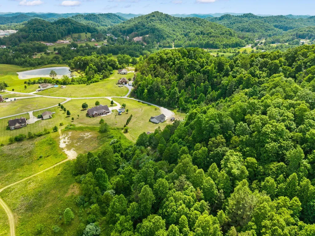 425 W Fox Trail Road Manchester KY 40962