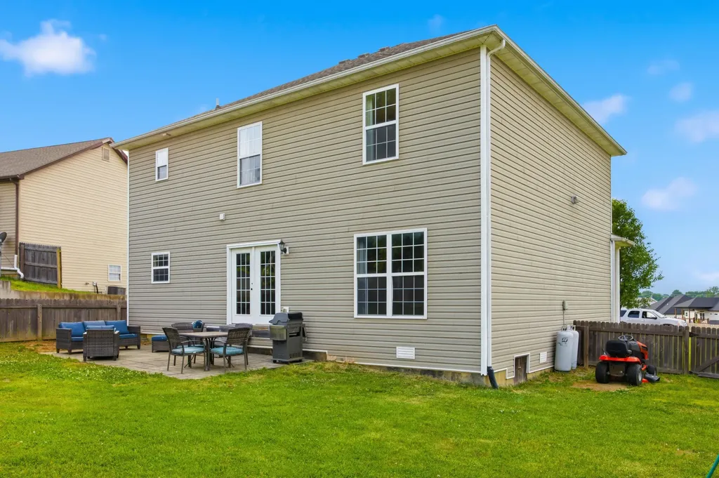 1928 Clearwater Drive Lawrenceburg KY 40342