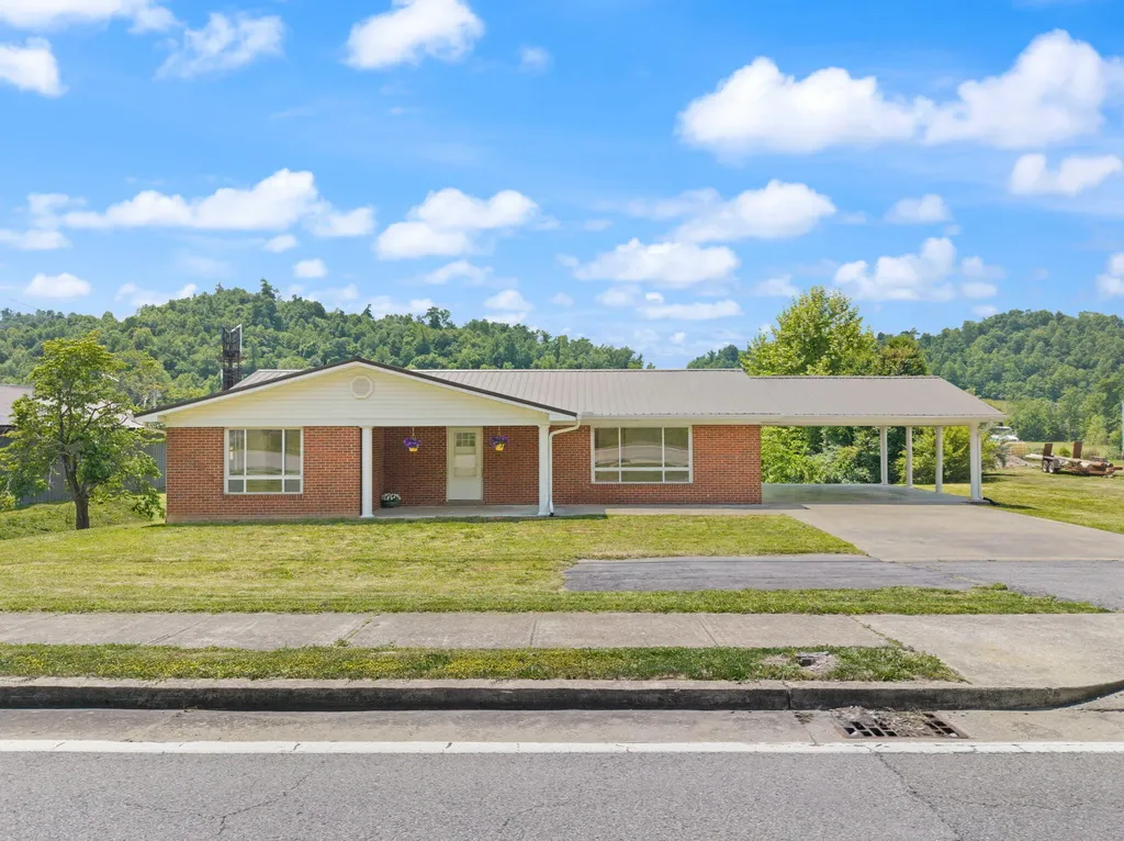 1176 Parkway Drive Salyersville KY 41465