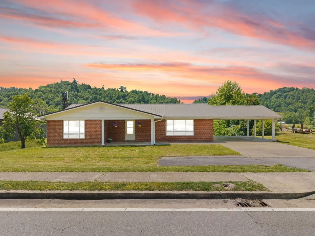 1176 Parkway Drive Salyersville KY 41465