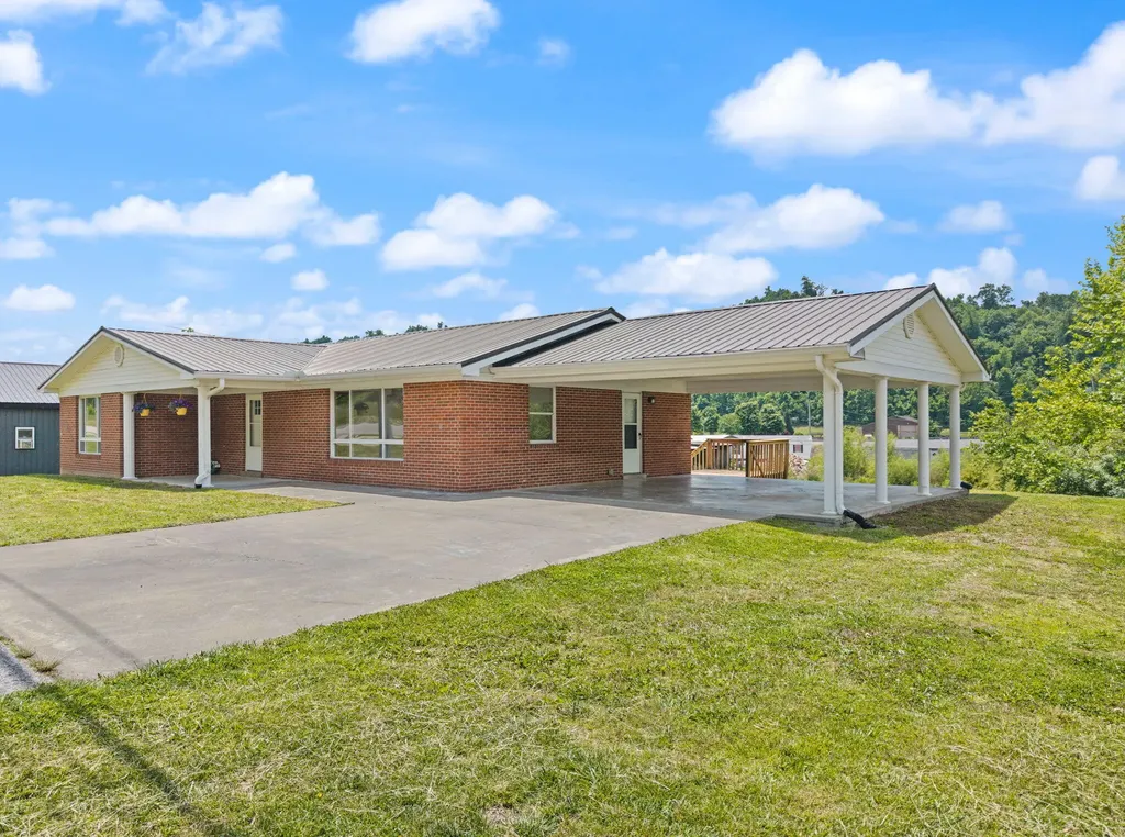 1176 Parkway Drive Salyersville KY 41465